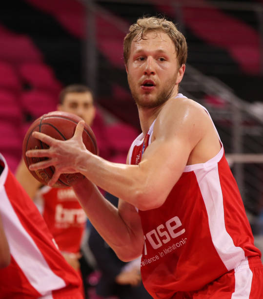 让我们拭目 让我们拭目