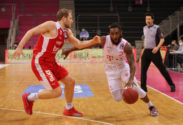 边前卫内切 边前卫内切