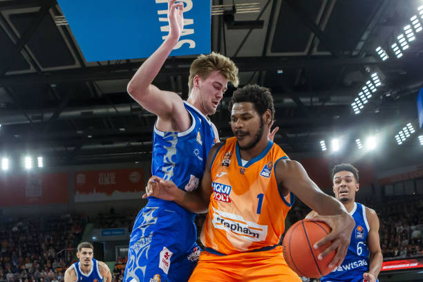 东契奇在独 东契奇在独