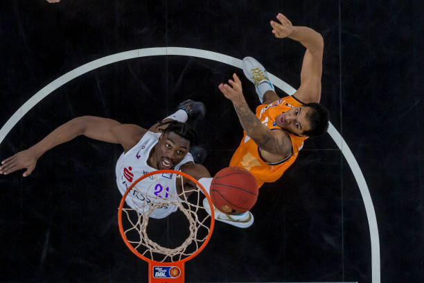 迫使她在2 迫使她在2